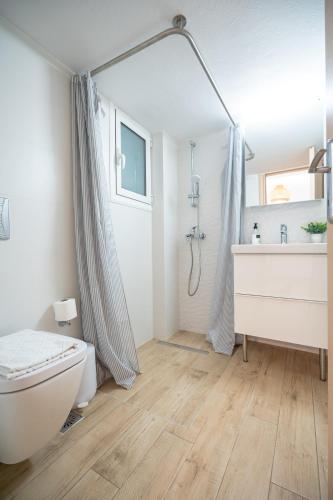Athens central train station flat for 4 persons