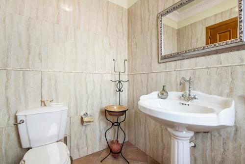 Bilik mandi di Casas do Monte