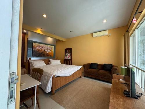 En eller flere senge i et værelse på 2 Bedroom Bloom Villa