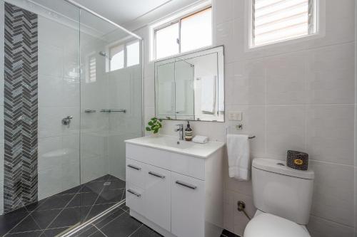Ένα μπάνιο στο Sunray Riverside Apartment