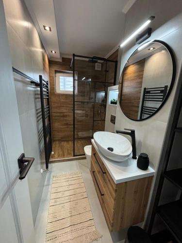 a bathroom with a toilet and a sink and a mirror at RORADA Apartament in Făgăraş