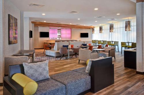 Hampton Inn & Suites Las Vegas Convention Center - No Resort Fee Image
