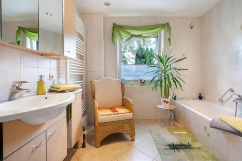 Ένα μπάνιο στο Ferienwohnung Demmler Stegel