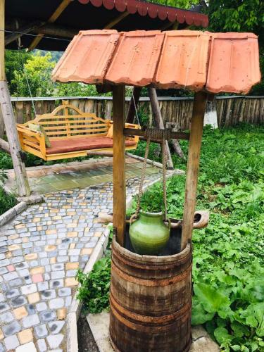 a gazebo with a pot on top of a barrel at Motkor Guest House in Martsʼ
