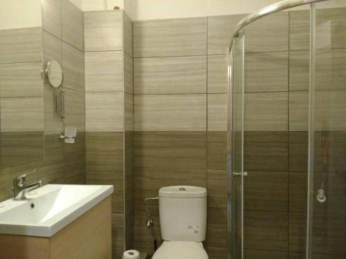 a bathroom with a toilet and a sink and a shower at OCEAN-PACIFIC in Katakolon