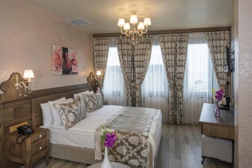 Säng eller sängar i ett rum på Perapolis Hotel