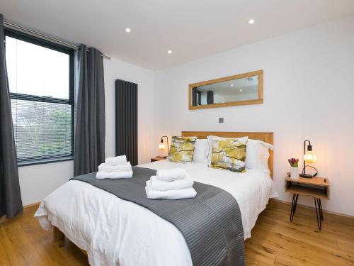 Una cama o camas en una habitación de Nova Cottage