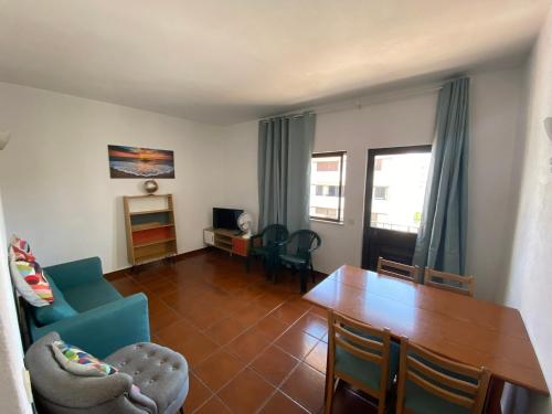 Posezení v ubytování Apart 1 quarto, 350m praia Olhos de Água, J