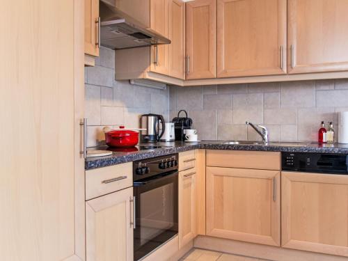 Kuchyň nebo kuchyňský kout v ubytování Apartment Grand Panorama B3 by Interhome