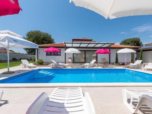 Apartment Nino-5 by Interhome