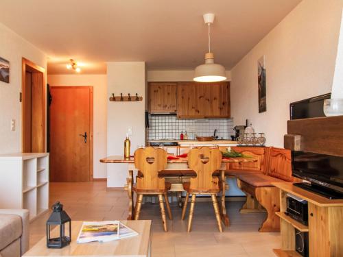 Apartment Hauts de Nendaz A F3 by Interhome