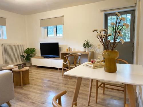Calm Cove One-Bedroom Home Glyfada