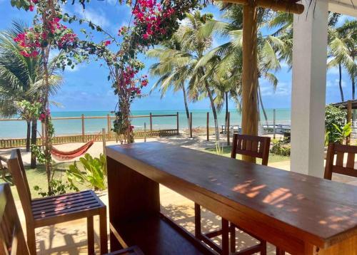 a table on the beach with a view of the ocean at Muriú RN - Savage Beach House in Ceará-Mirim