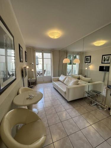 Cannes Croisette - PALAIS MIRAMAR - Studio au calme avec terrasse