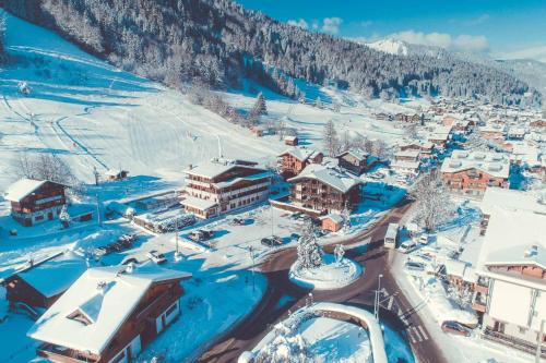 an aerial view of a town covered in snow at La Clef des Champs in Morzine