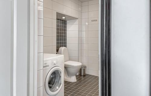 Un baño de Cozy Apartment In Visby With Wifi