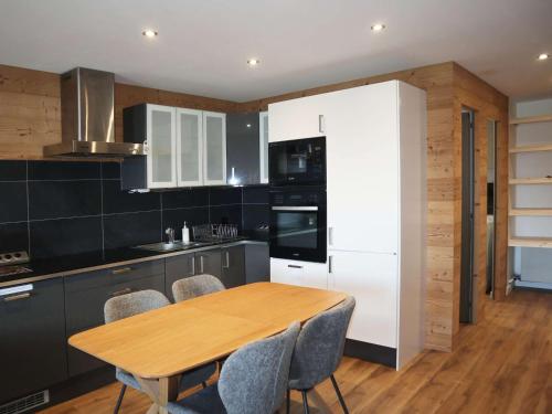 Duplex rénové au cœur des Orres, 3 pièces pour 8, WiFi, animaux admis - FR-1-322-34