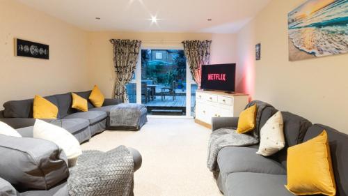 a living room with two couches and a tv at Stylish Coastal Home, Pets & Parking By Adliv in Margate