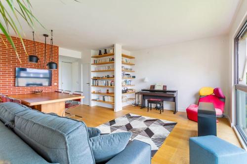 Χώρος καθιστικού στο Comfortion Mirage - appartement de luxe avec vue sur la Tour Eiffel et Paris