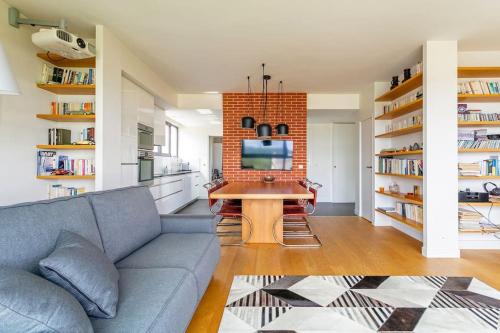 Η κουζίνα ή μικρή κουζίνα στο Comfortion Mirage - appartement de luxe avec vue sur la Tour Eiffel et Paris