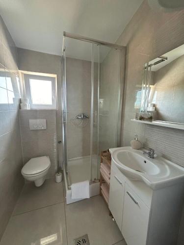 Ένα μπάνιο στο Apartman Lorna