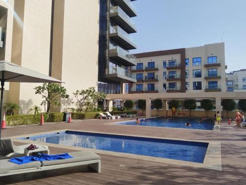 Bazen v nastanitvi oz. blizu nastanitve Jupiter Saadiyat Beach New York Abu Dhabi university Studio Apartment