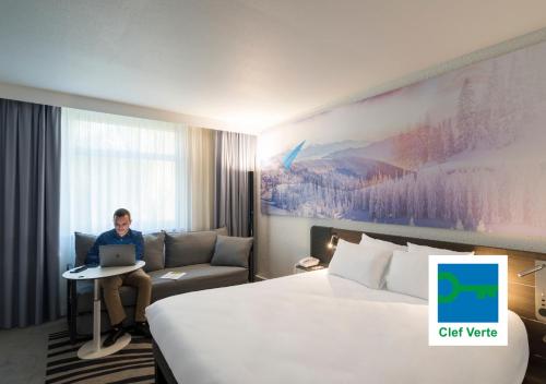Novotel Lyon Bron Meeting & Eventsにあるベッド