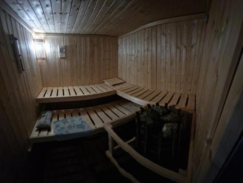 Afbeelding uit fotogalerij van Einfamilienhaus am Wald mit umfangreichem Wellnessangebot in Neustadt am Rübenberge