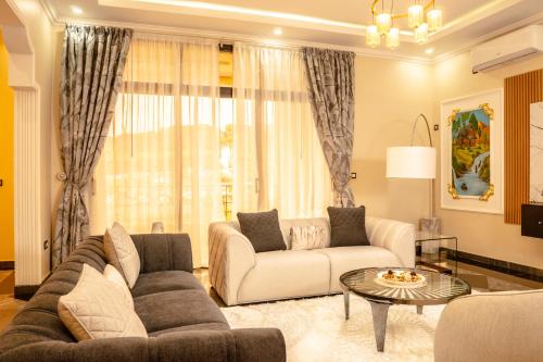 a living room with a couch and a table at Résidence La Perle - Yaoundé in Yaoundé