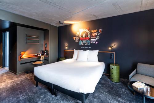 Postel nebo postele na pokoji v ubytování ibis Styles Paris Villejuif