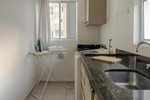 Kuchyň nebo kuchyňský kout v ubytování Vista Atlântico: Cond. Arborizado em Itapema P1474