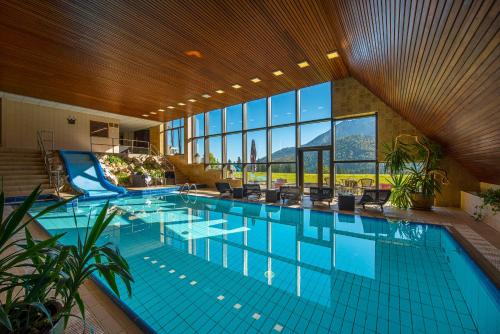 Bazén v ubytování President Hotel Montfort nebo v jeho okolí