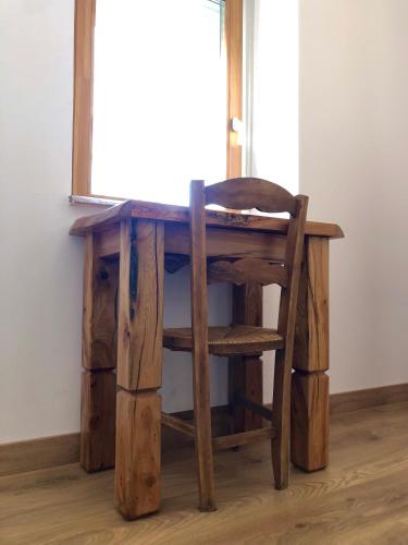 a wooden desk with a chair at a table at Hostal San Juan in Sahagún