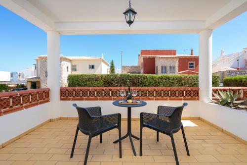 a patio with chairs and a table on a balcony at Host Wise - Spacious Family House with Garden in Lagos
