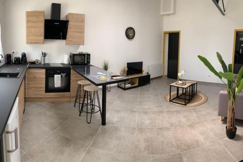 Photo de la galerie de l'établissement Chez les Blanches maison 2 personnes, à Moret-sur-Loing