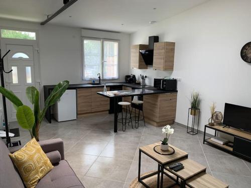 Photo de la galerie de l'établissement Chez les Blanches maison 2 personnes, à Moret-sur-Loing