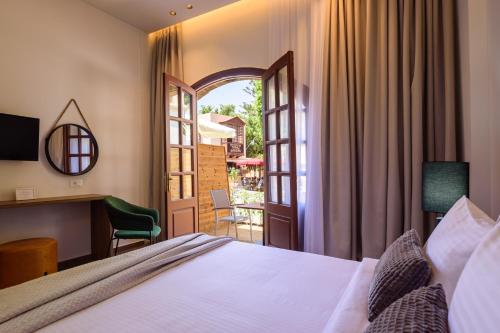 Postel nebo postele na pokoji v ubytování Arthur Suites in Old Town