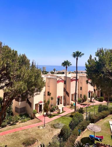 an aerial view of a resort with palm trees and the ocean at Budget-Apart Caronte in Riviera del Sol, Mijas Costa in Mijas Costa
