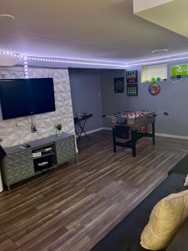 Gambar di galeri bagi 3BR W/ BASEMENT HOME 'THE LION’S DEN' di Temple Hills