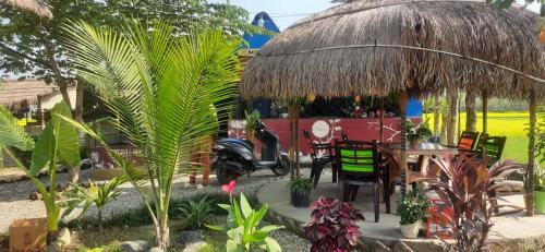 Gallery image of Tharu Cooperative Homestay- Kathar,Sauraha, Chitwan in Jhawāni
