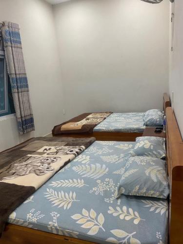 Postel nebo postele na pokoji v ubytování Khách Sạn Ngân Hà - Hotel Ngân Hà 2