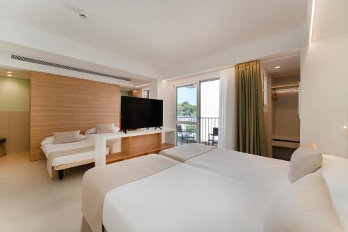 a hotel room with a bed and a television at Bordoy Cosmopolitan in Playa de Palma