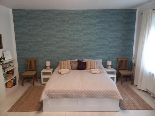 Postel nebo postele na pokoji v ubytování Kertész14 Apartman