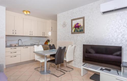 1 Bedroom Lovely Apartment In Bogovici