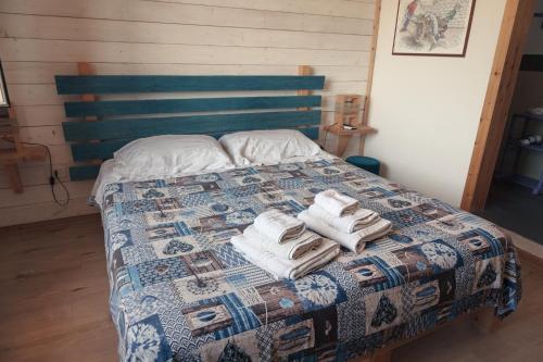 a bedroom with a bed with towels on it at Villa Lina Bed&Breakfast in Taranto