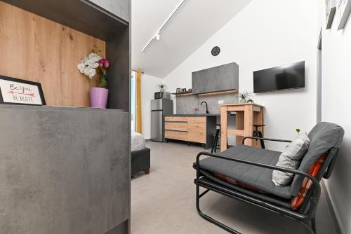 Televisyen dan/atau pusat hiburan di Lity Apartment Lily