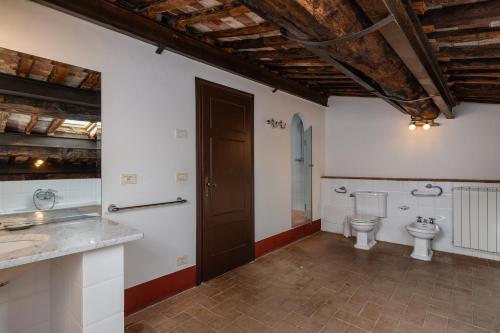 Koupelna v ubytování Agriturismo Mansi Bernardini