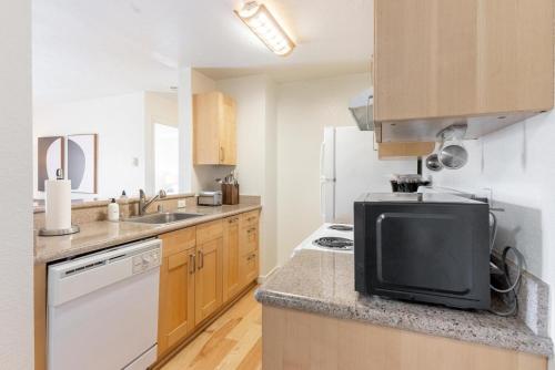 Cucina o angolo cottura di Blueground Fremont balcony nr stores park SFO-1725