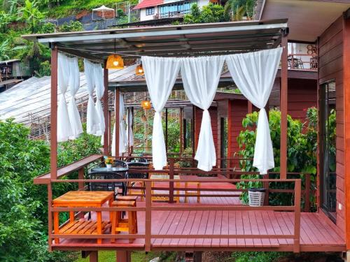 Μπαλκόνι ή βεράντα στο The Best House เดอะเบสเฮ้าส์ โป่งแยง ที่พักใกล้ม่อนแจ่ม