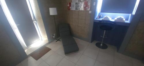 a small bathroom with a toilet and a sink at Oliver's place Guesthouse in Casal Pereiro